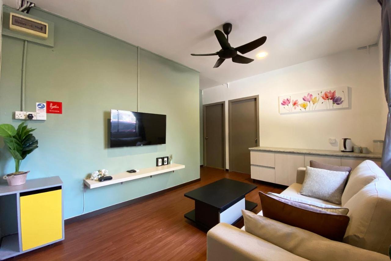 Oyo 89603 Treeline Urban Hotel